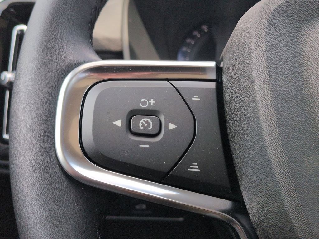 Thumbnail: 2026 Volvo XC40 - 28
