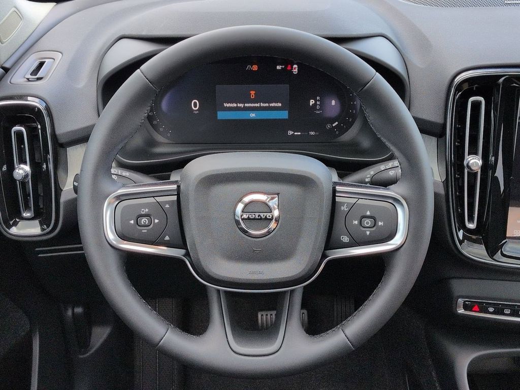 Thumbnail: 2026 Volvo XC40 - 13