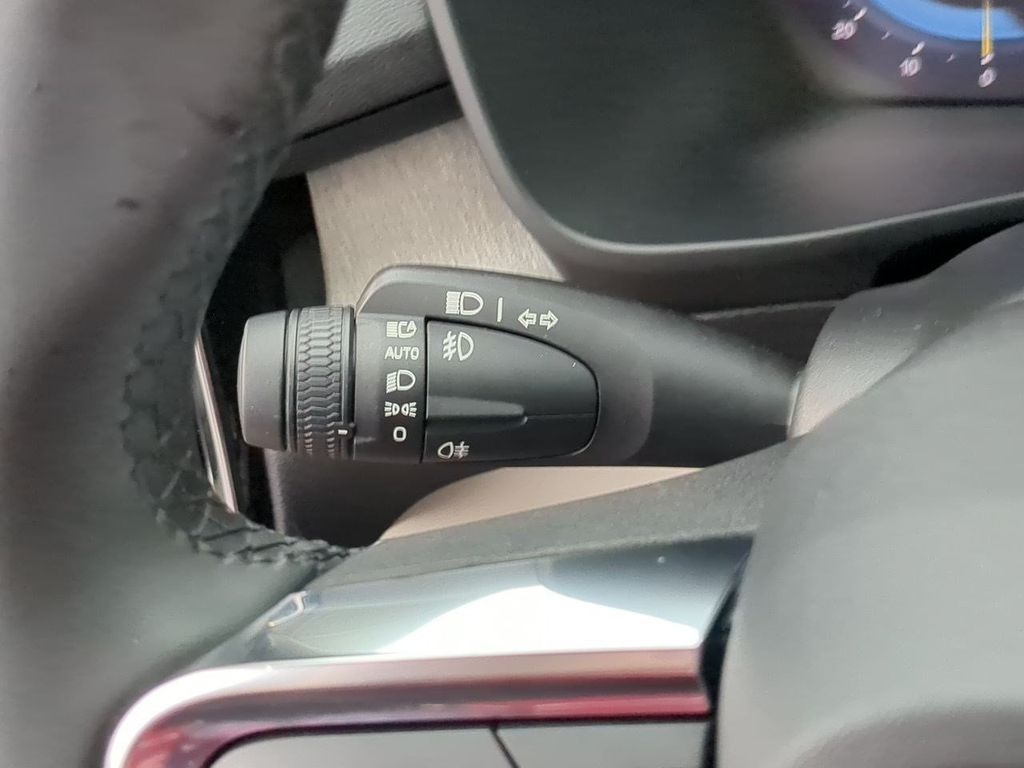 Thumbnail: 2024 Volvo XC40 - 15