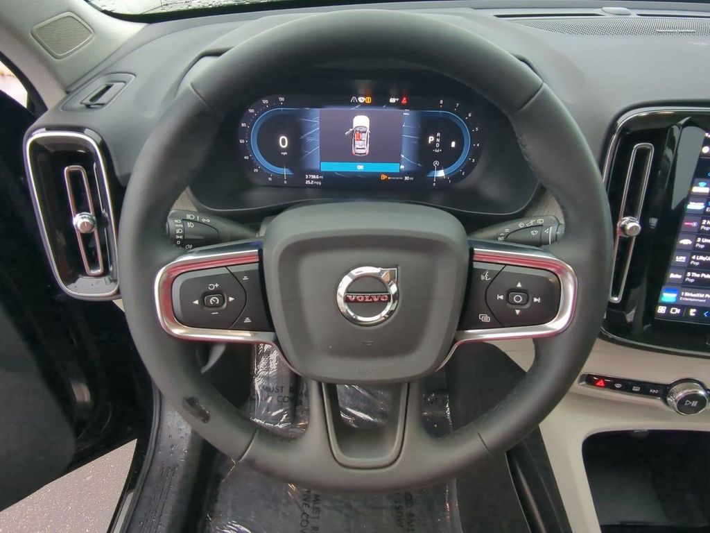 Thumbnail: 2024 Volvo XC40 - 13