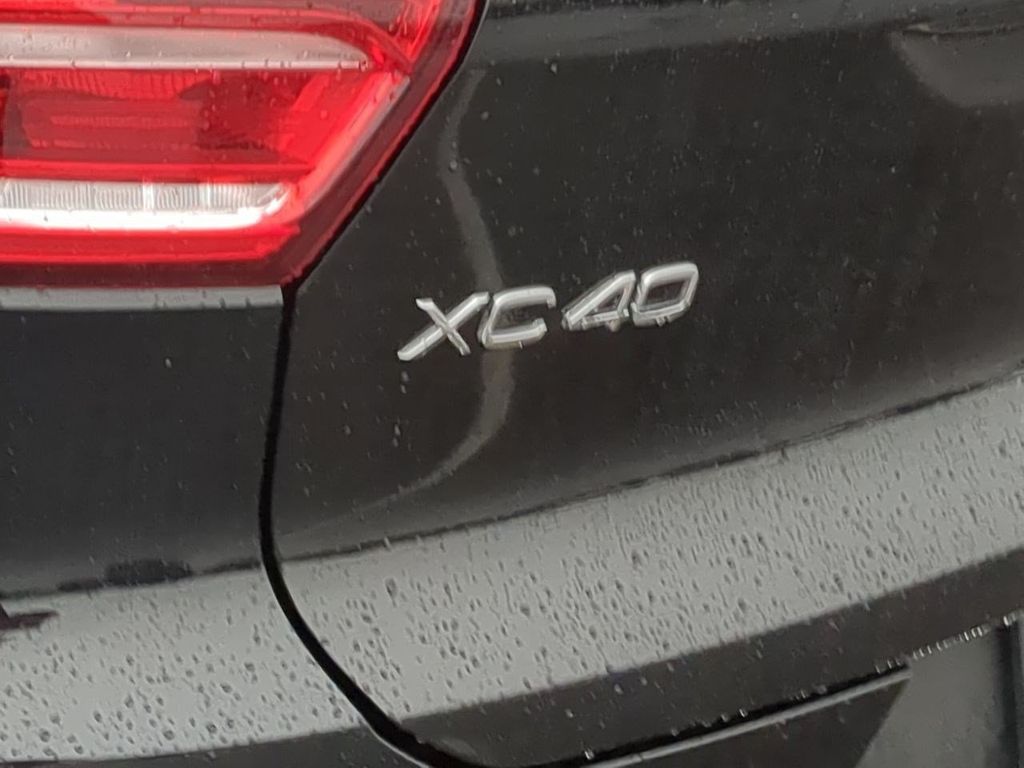 Thumbnail: 2024 Volvo XC40 - 23