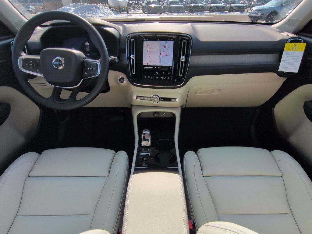Thumbnail: 2026 Volvo XC40 - 10