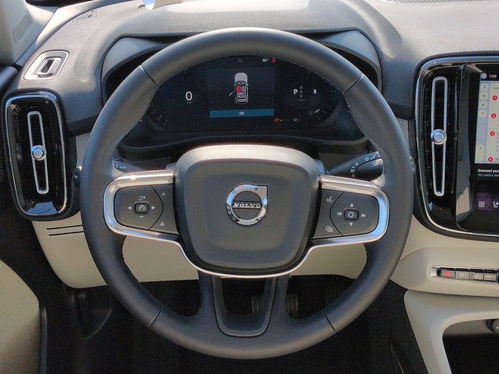 Thumbnail: 2026 Volvo XC40 - 14