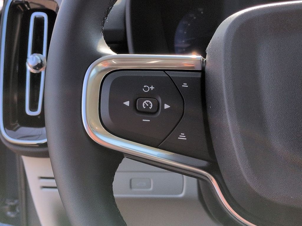 Thumbnail: 2026 Volvo XC40 - 28