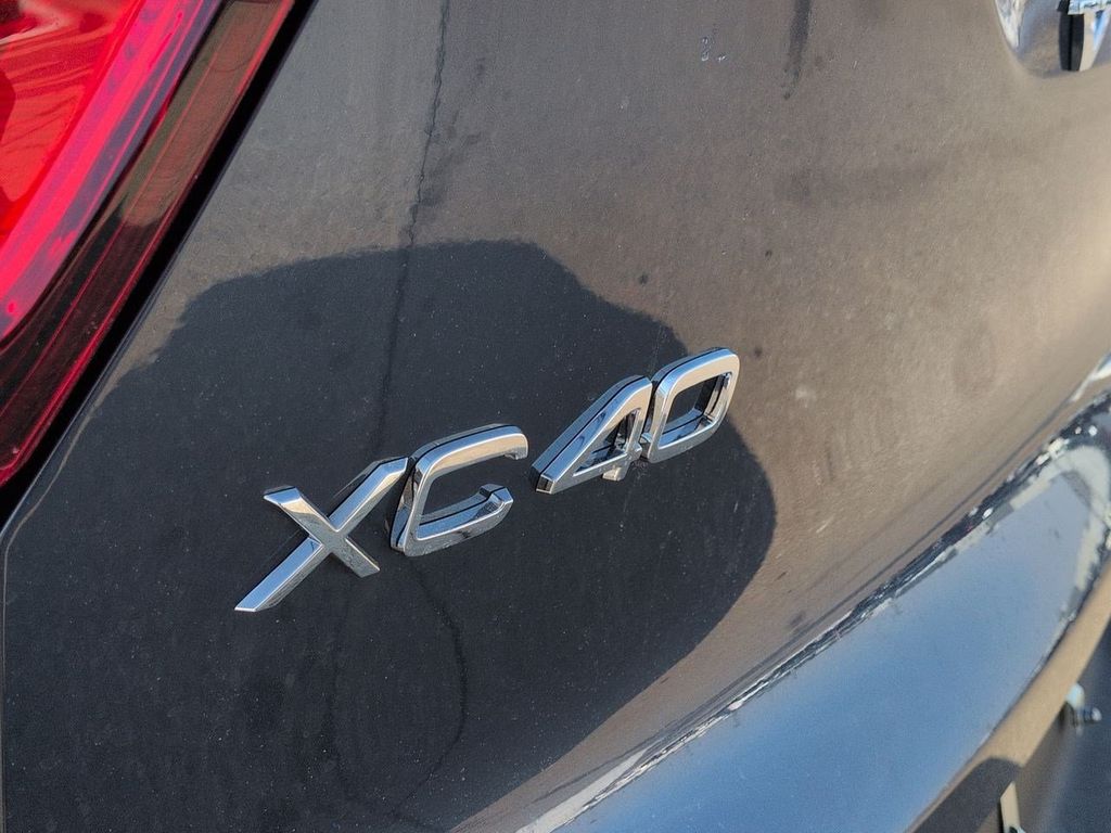 Thumbnail: 2026 Volvo XC40 - 24
