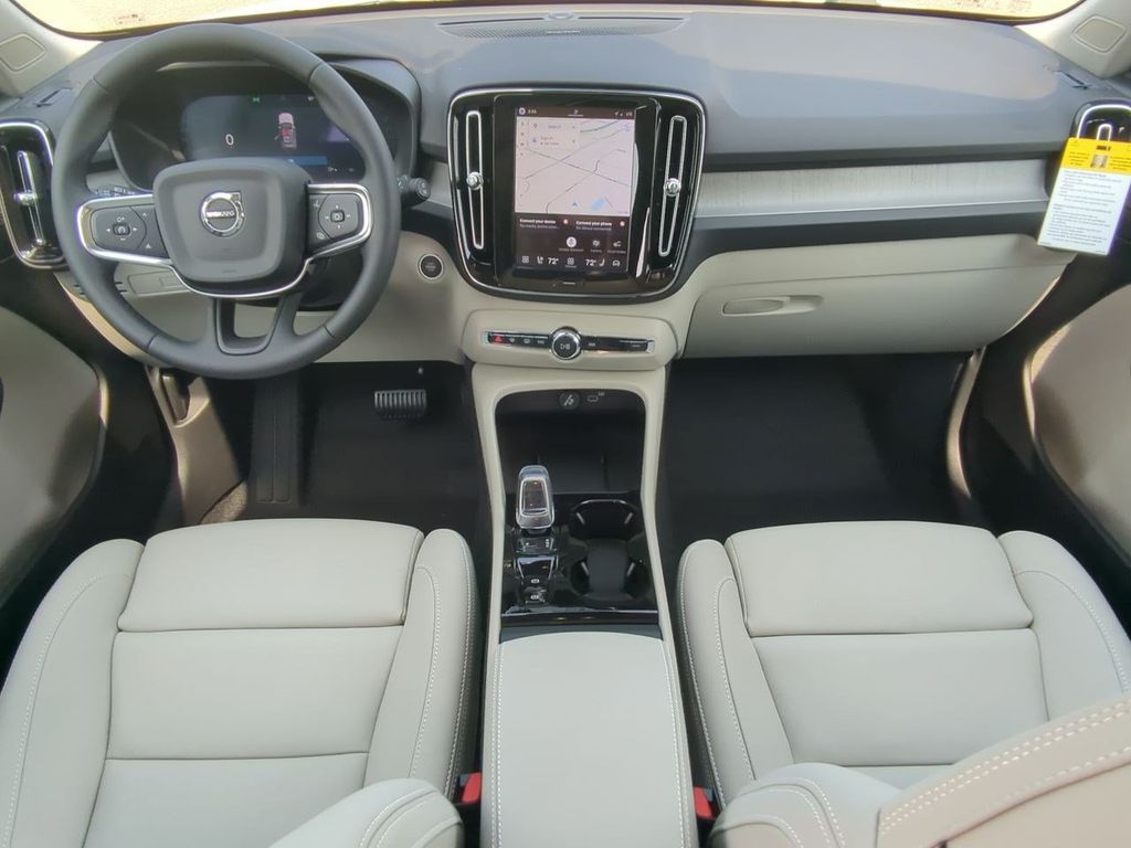 Thumbnail: 2026 Volvo XC40 - 9