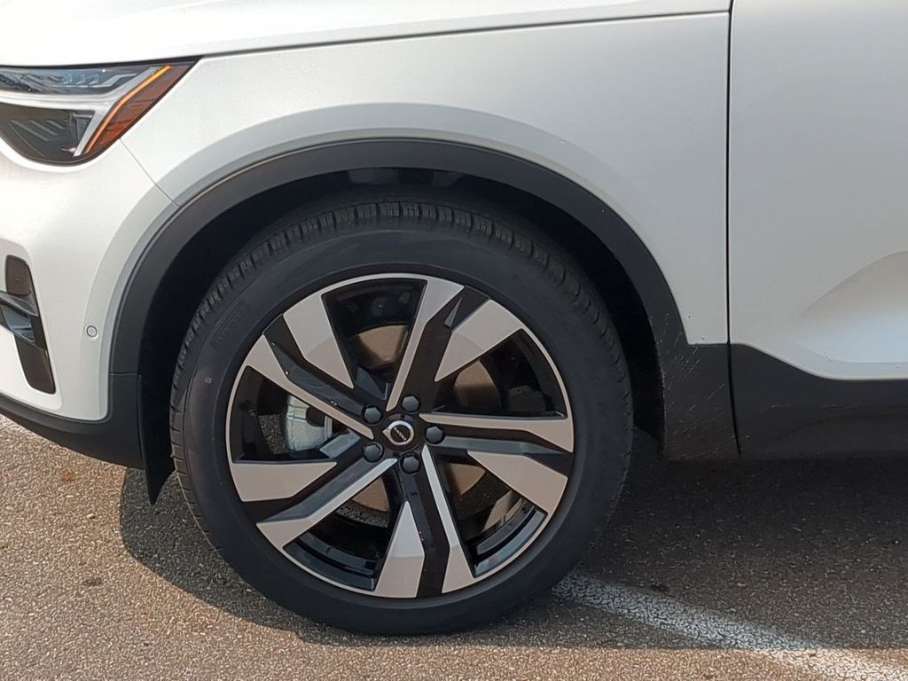 Thumbnail: 2026 Volvo XC40 - 8