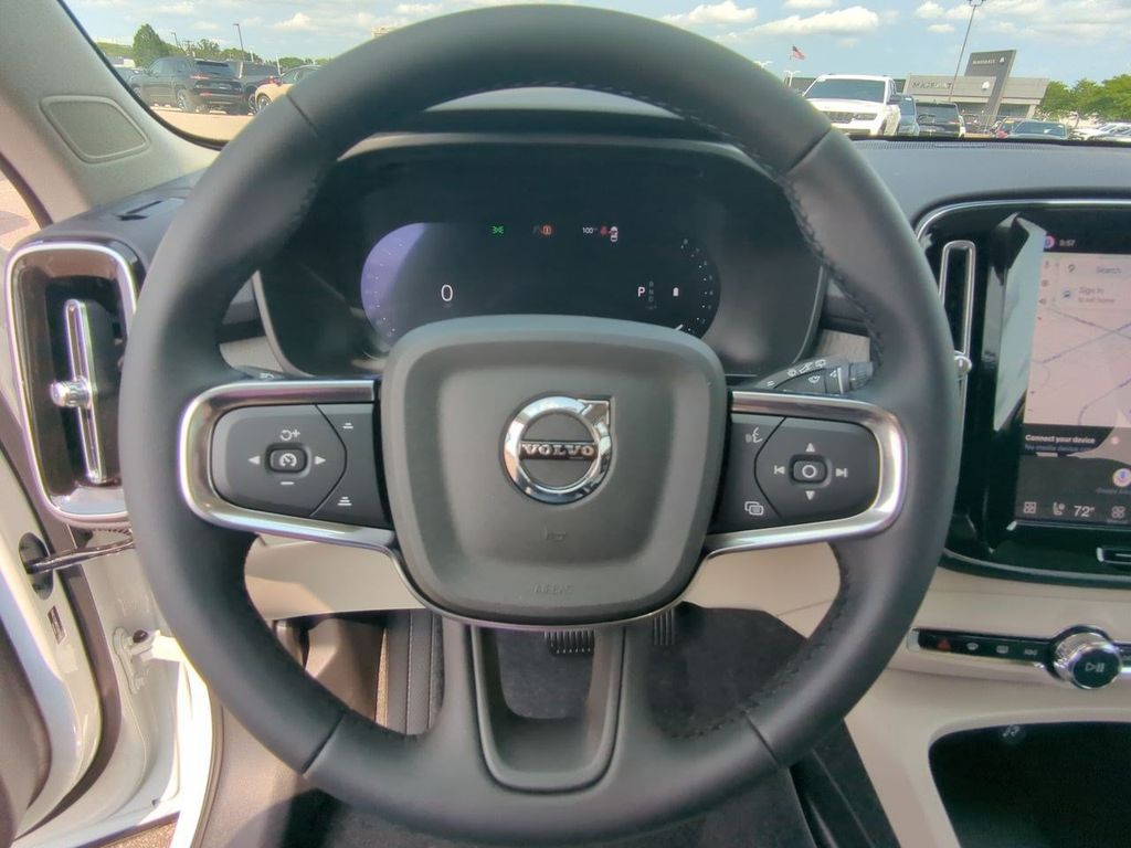 Thumbnail: 2026 Volvo XC40 - 13