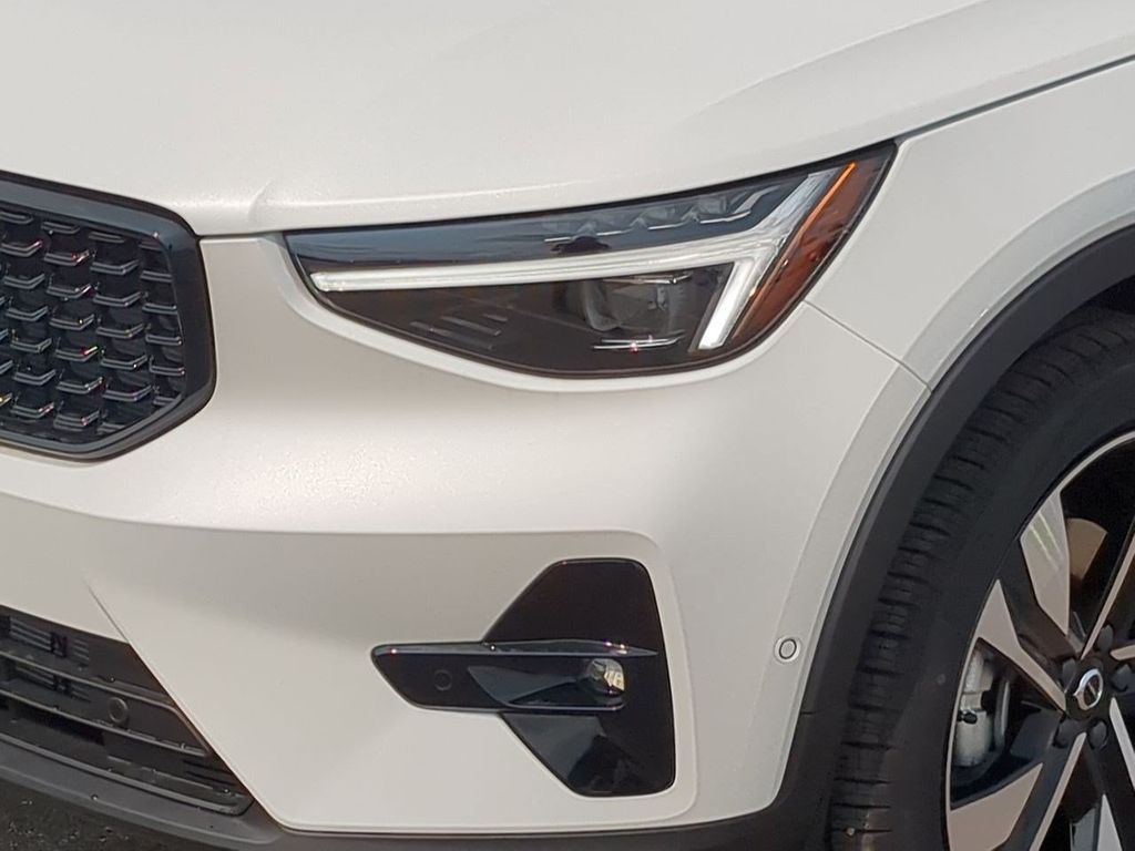 Thumbnail: 2026 Volvo XC40 - 20
