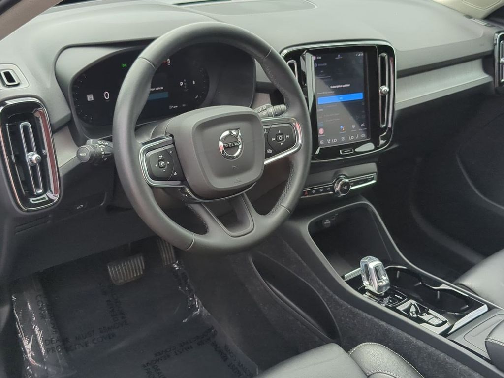 Thumbnail: 2023 Volvo XC40 - 2