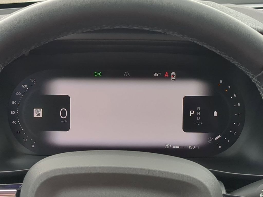 Thumbnail: 2023 Volvo XC40 - 16