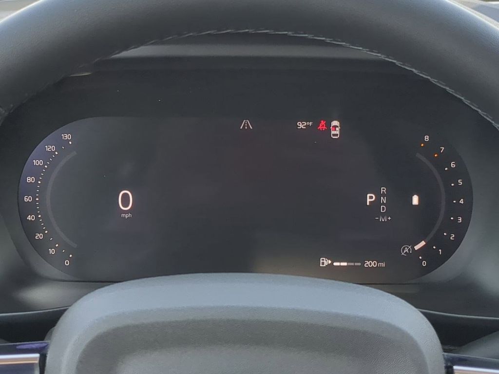 Thumbnail: 2023 Volvo XC40 - 16