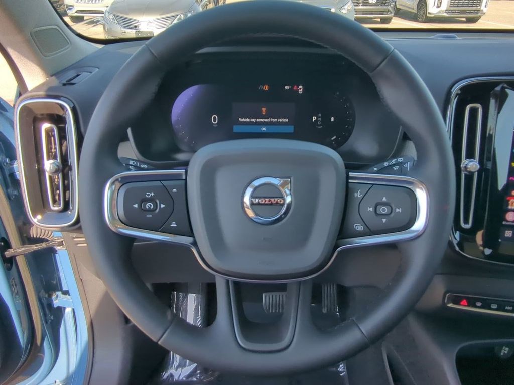 Thumbnail: 2023 Volvo XC40 - 13