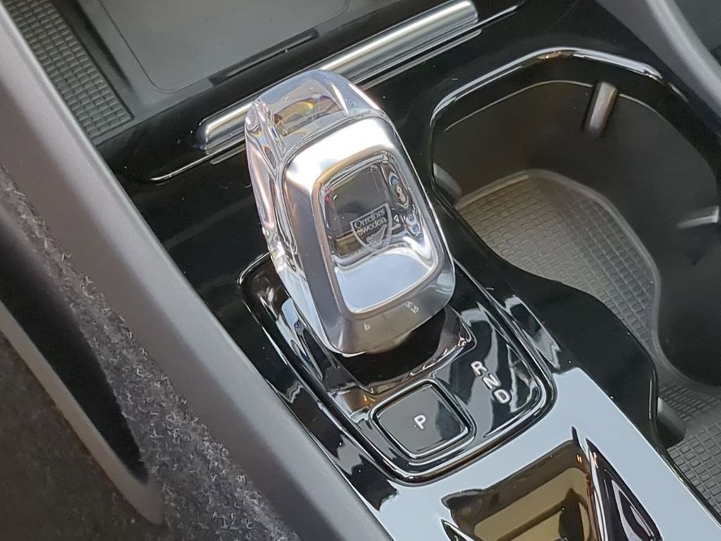 Thumbnail: 2023 Volvo XC40 - 15