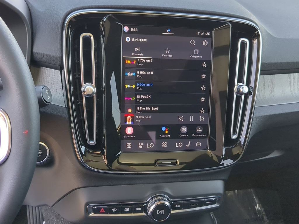 Thumbnail: 2023 Volvo XC40 - 14