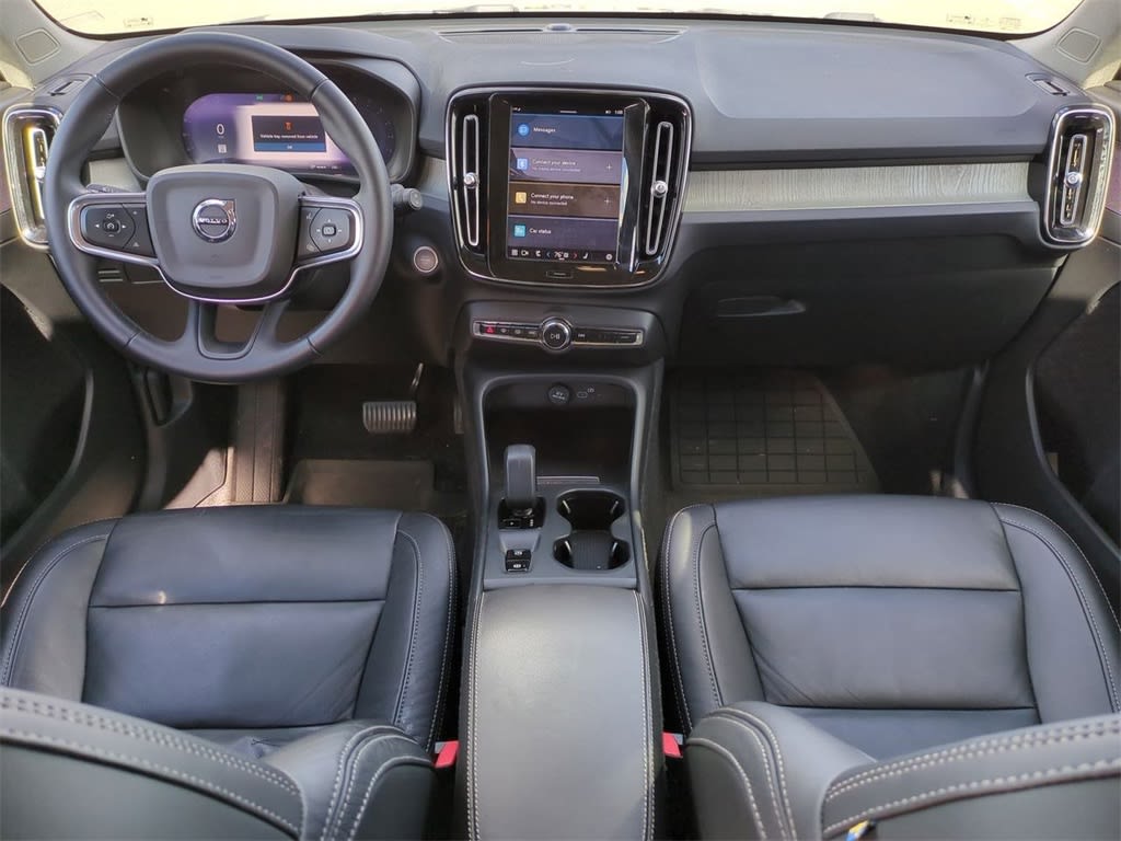 Thumbnail: 2023 Volvo XC40 - 7