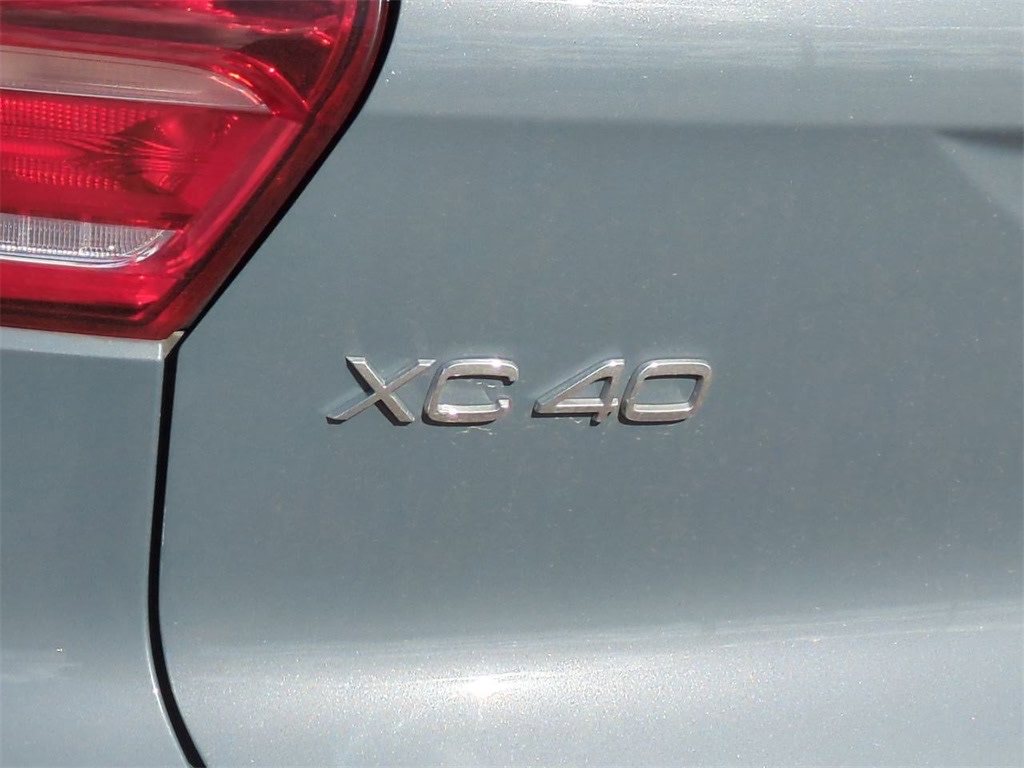 Thumbnail: 2023 Volvo XC40 - 20