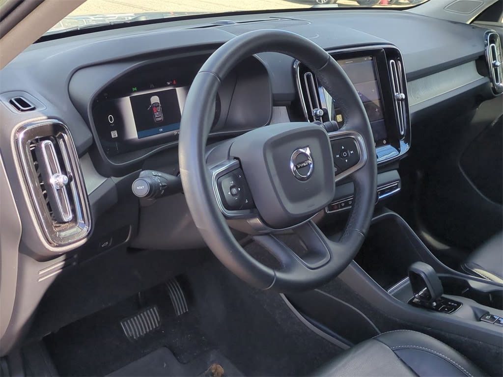 Thumbnail: 2023 Volvo XC40 - 2