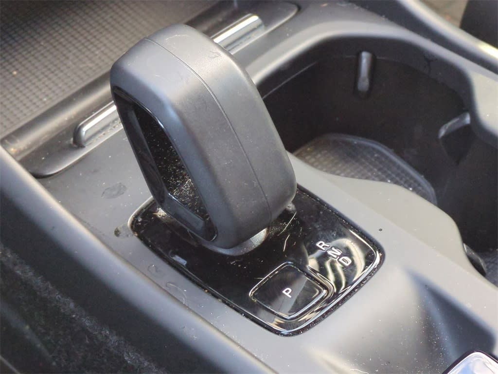 Thumbnail: 2023 Volvo XC40 - 13