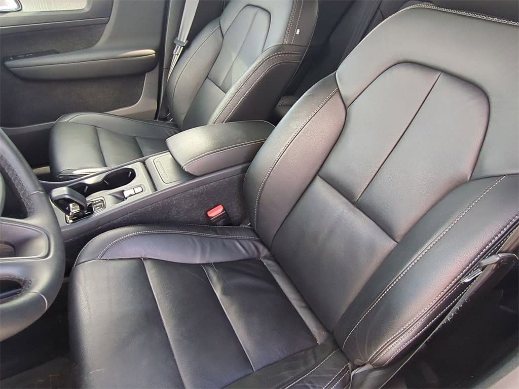 Thumbnail: 2023 Volvo XC40 - 8