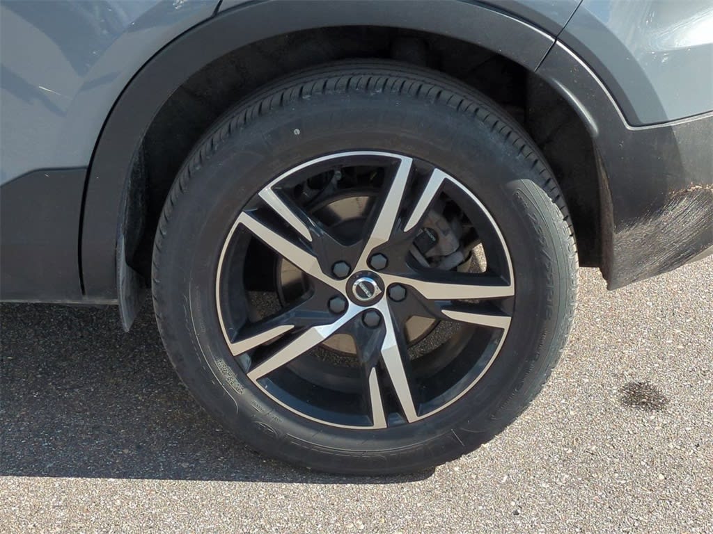 Thumbnail: 2023 Volvo XC40 - 6