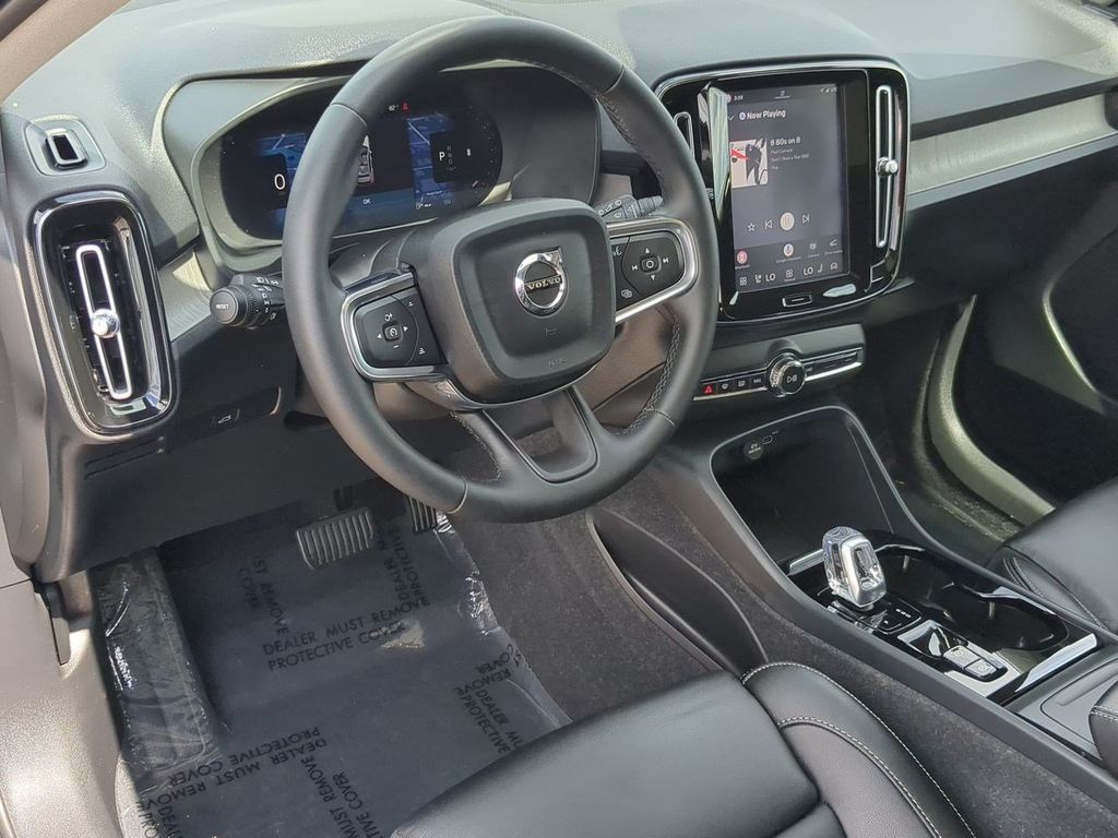 Thumbnail: 2023 Volvo XC40 - 2