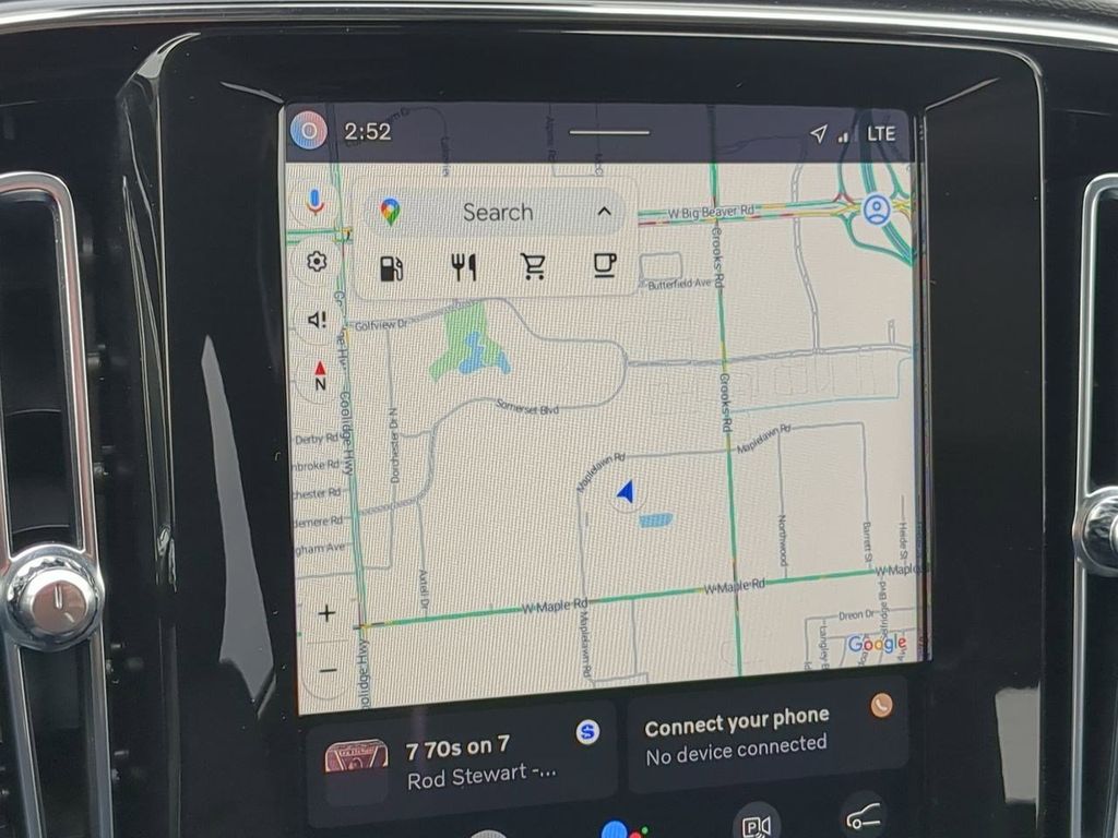 Thumbnail: 2023 Volvo XC40 - 29