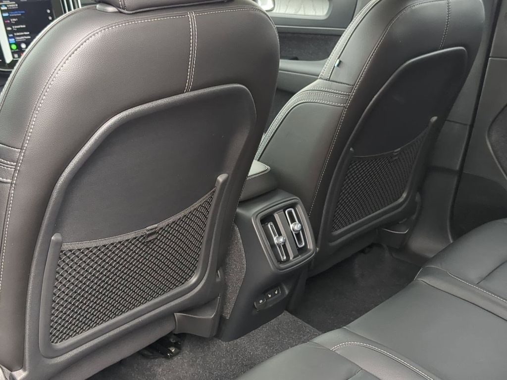 Thumbnail: 2023 Volvo XC40 - 12