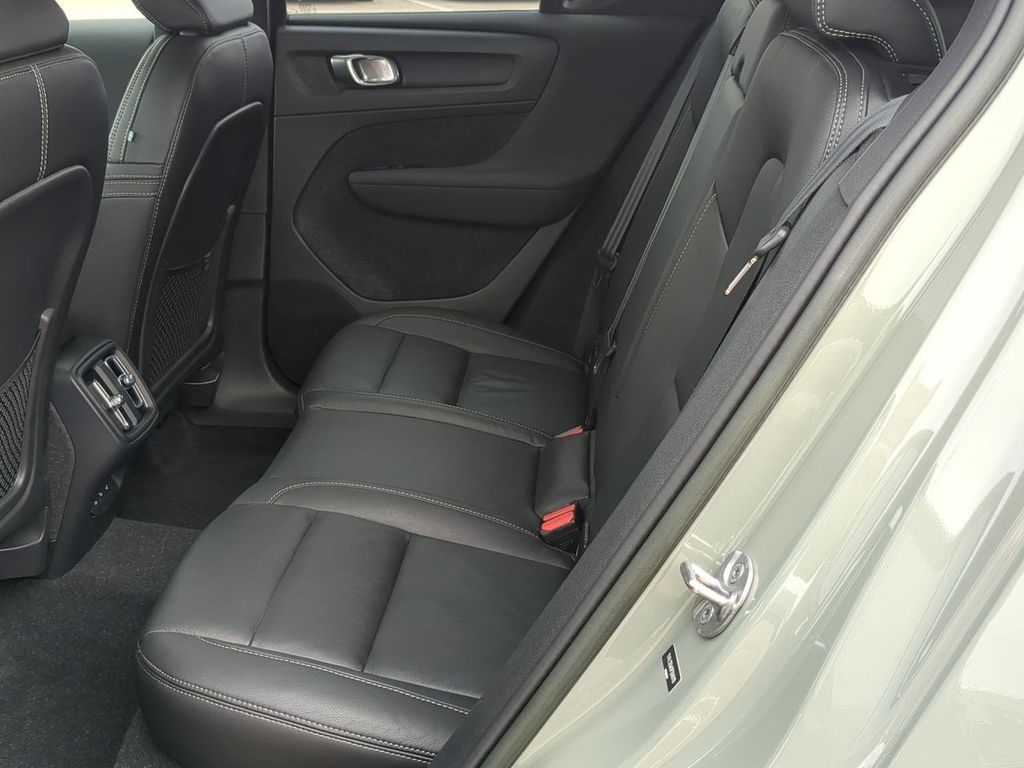 Thumbnail: 2023 Volvo XC40 - 23