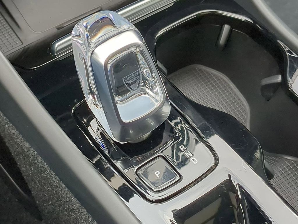 Thumbnail: 2023 Volvo XC40 - 15