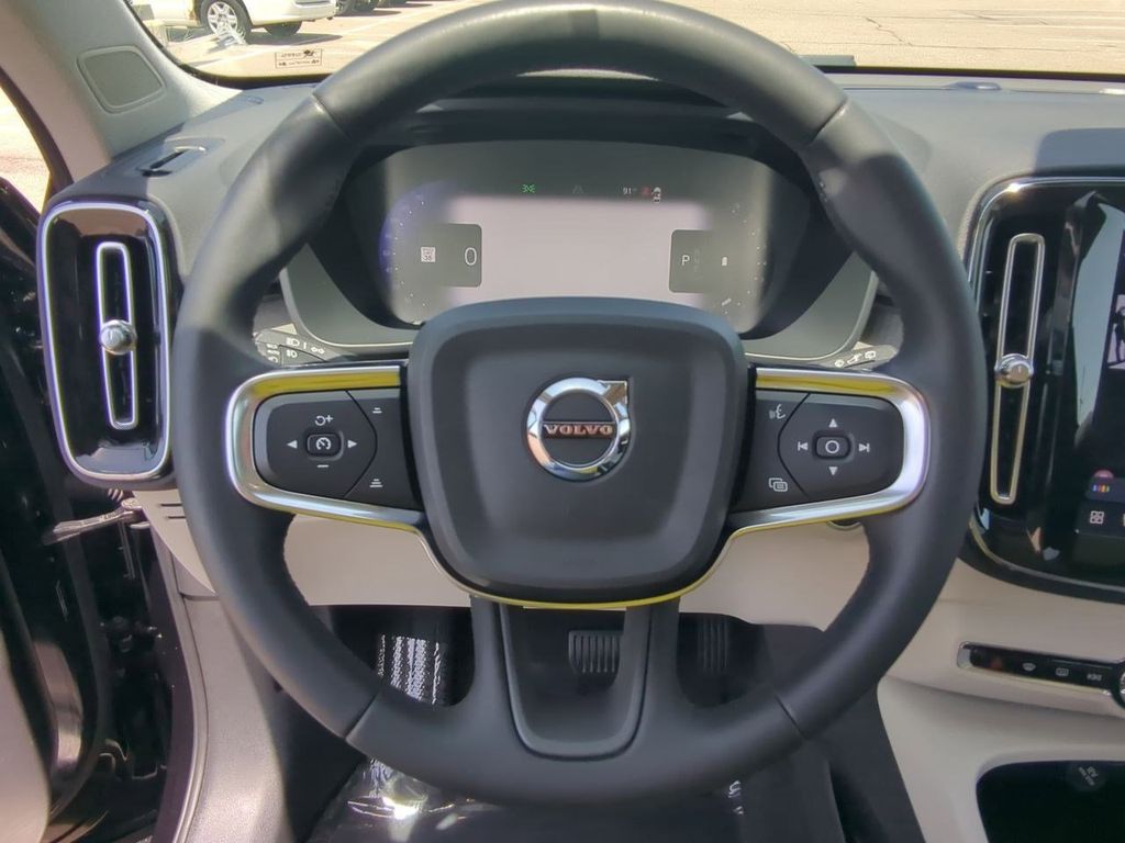 Thumbnail: 2023 Volvo XC40 - 13