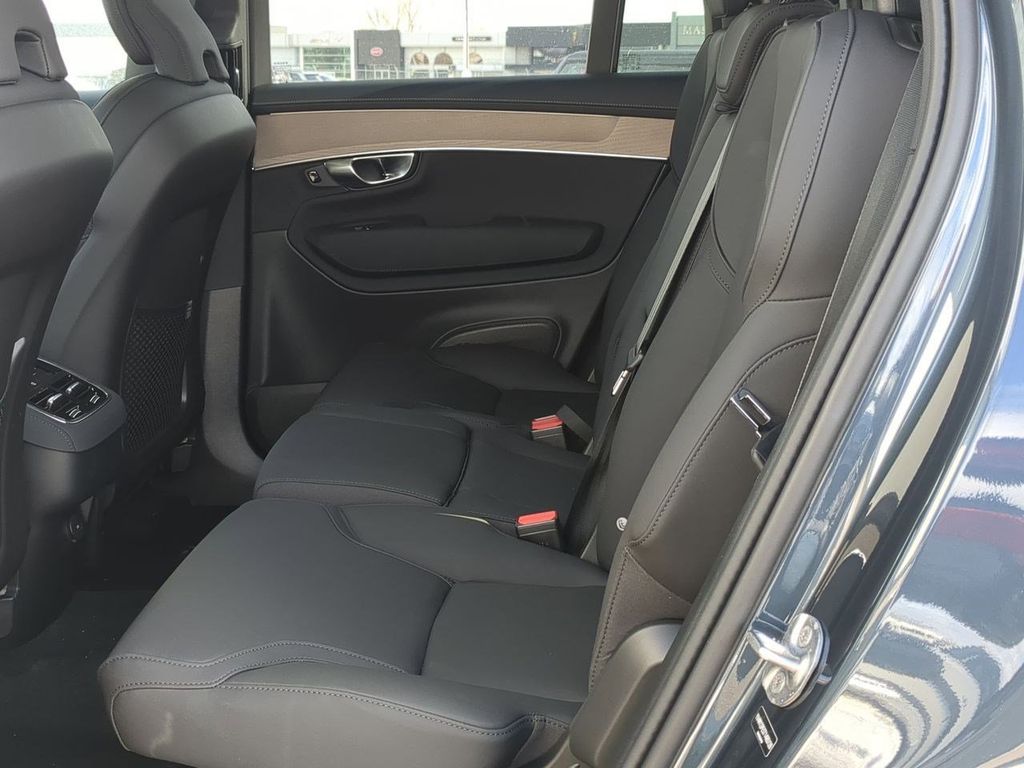 Thumbnail: 2026 Volvo XC90 - 25