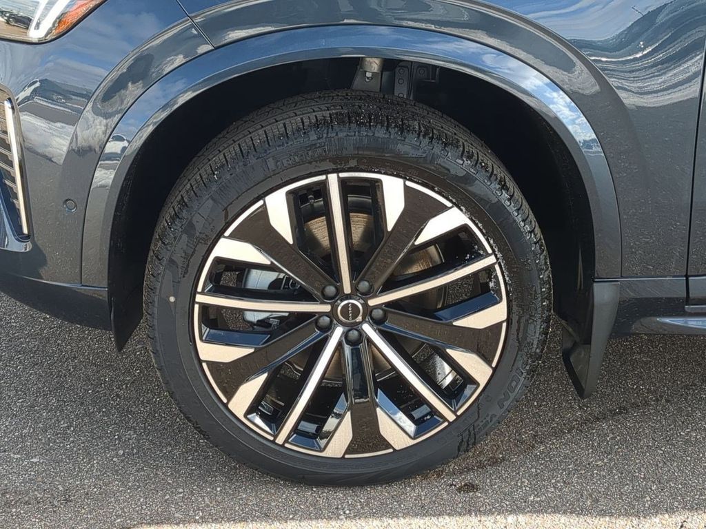 Thumbnail: 2026 Volvo XC90 - 8