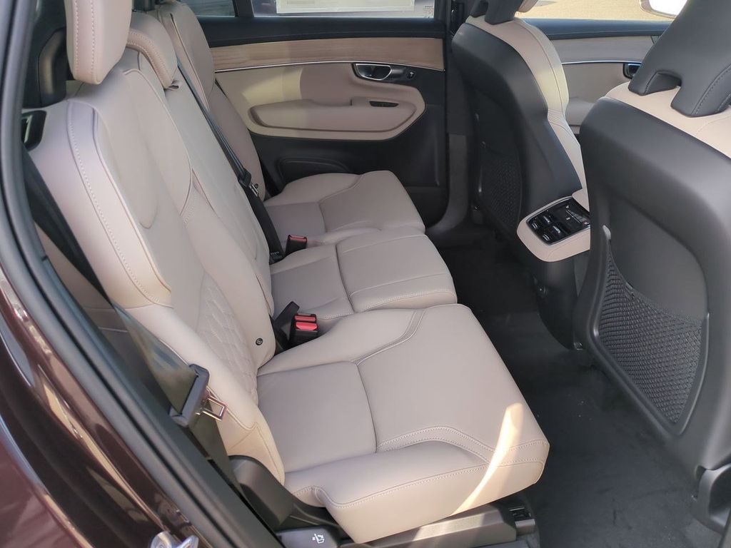 Thumbnail: 2026 Volvo XC90 - 19