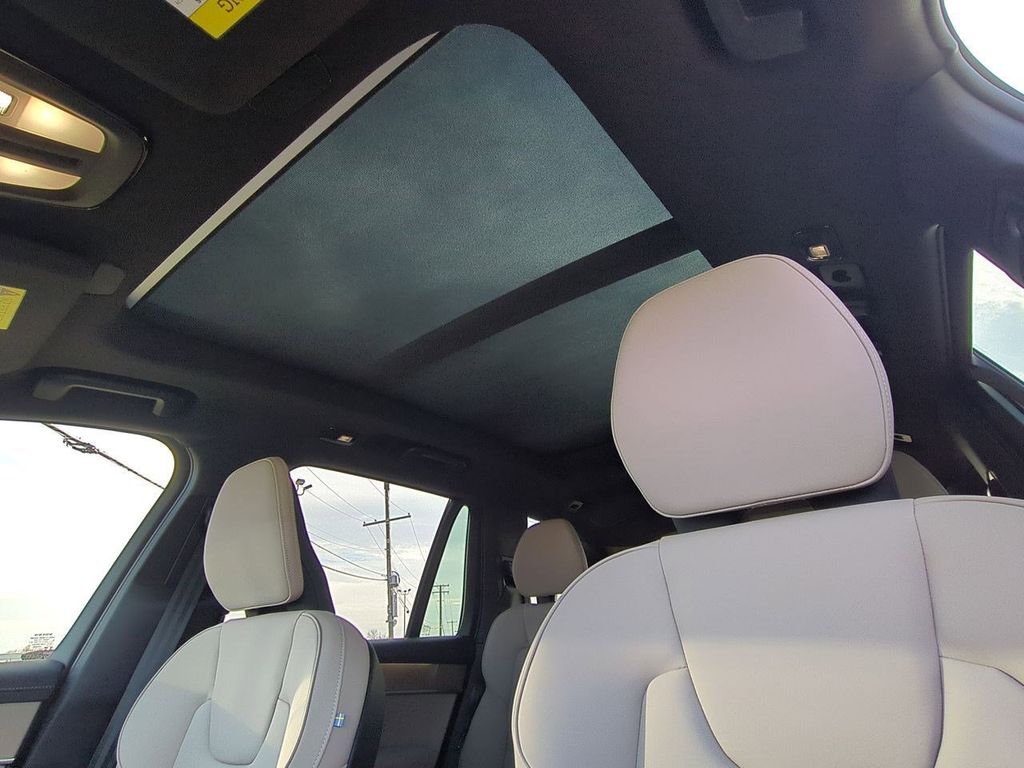 Thumbnail: 2026 Volvo XC90 - 18