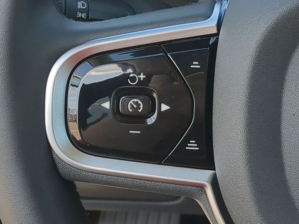 Thumbnail: 2026 Volvo XC90 - 26