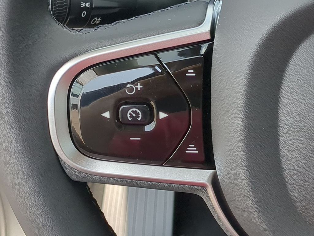 Thumbnail: 2026 Volvo XC90 - 27