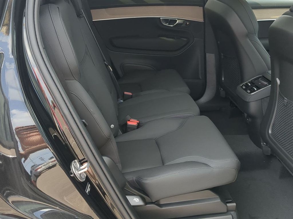 Thumbnail: 2026 Volvo XC90 - 26