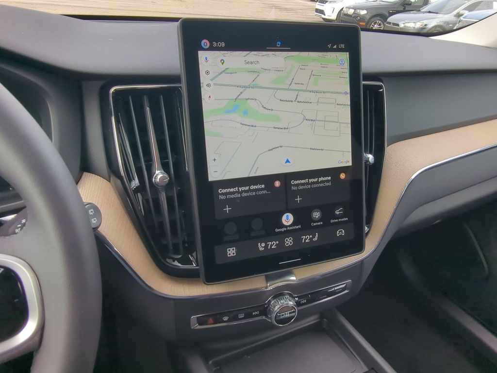 Thumbnail: 2026 Volvo XC60 - 14