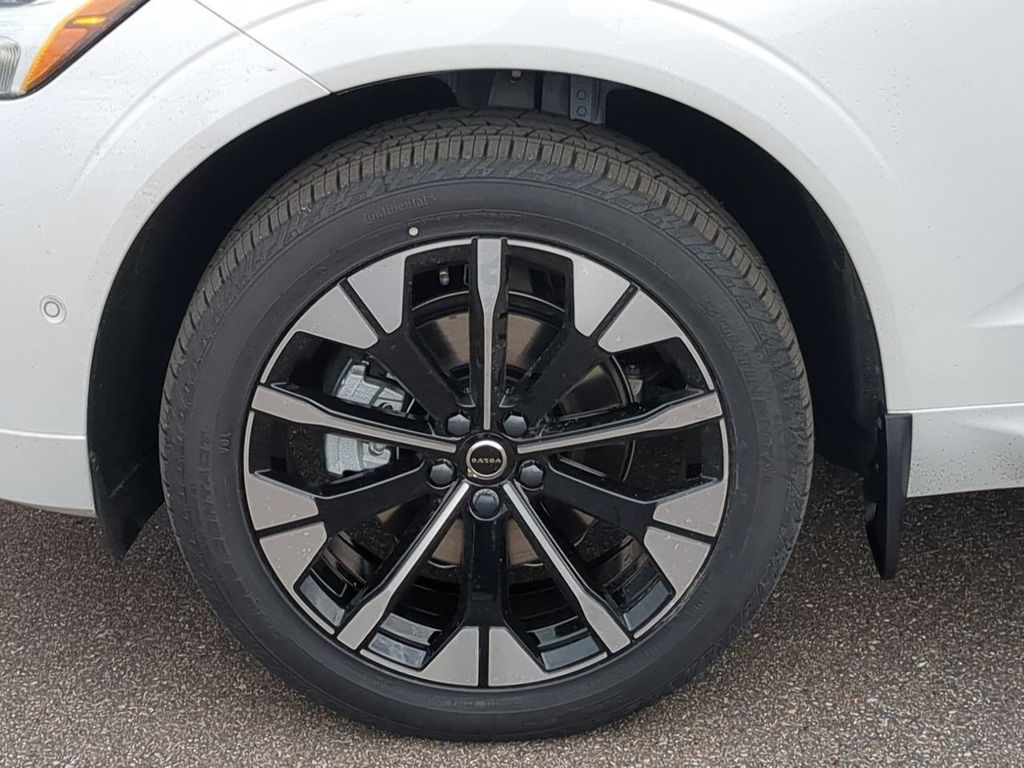 Thumbnail: 2026 Volvo XC60 - 7