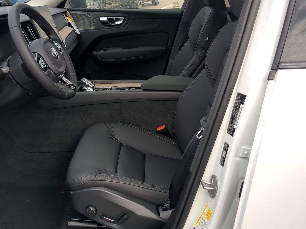 Thumbnail: 2026 Volvo XC60 - 9