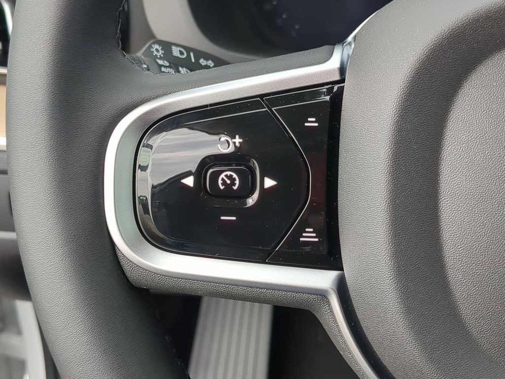 Thumbnail: 2026 Volvo XC60 - 26