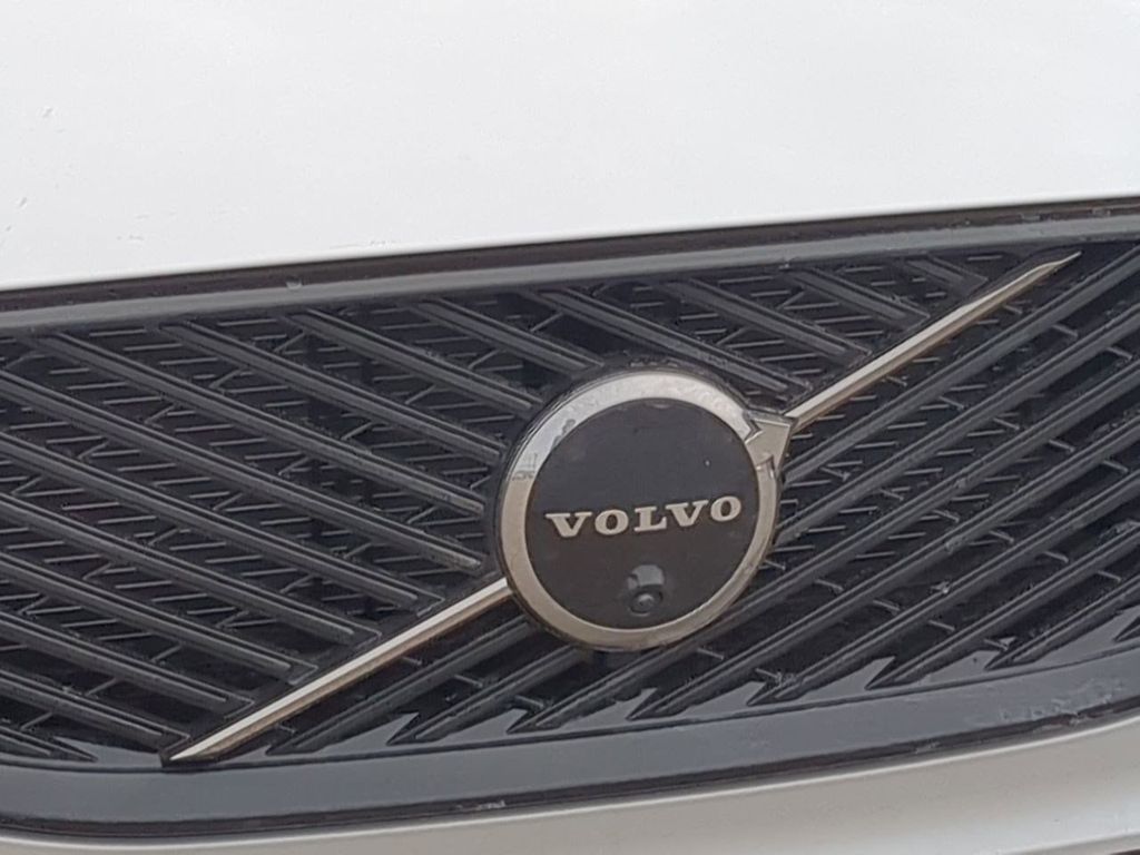 Thumbnail: 2026 Volvo XC60 - 6