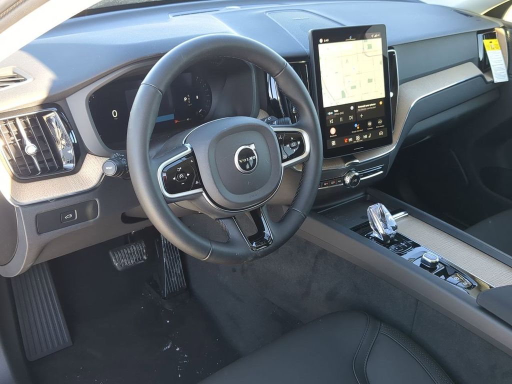 2026 Volvo XC60 Plus