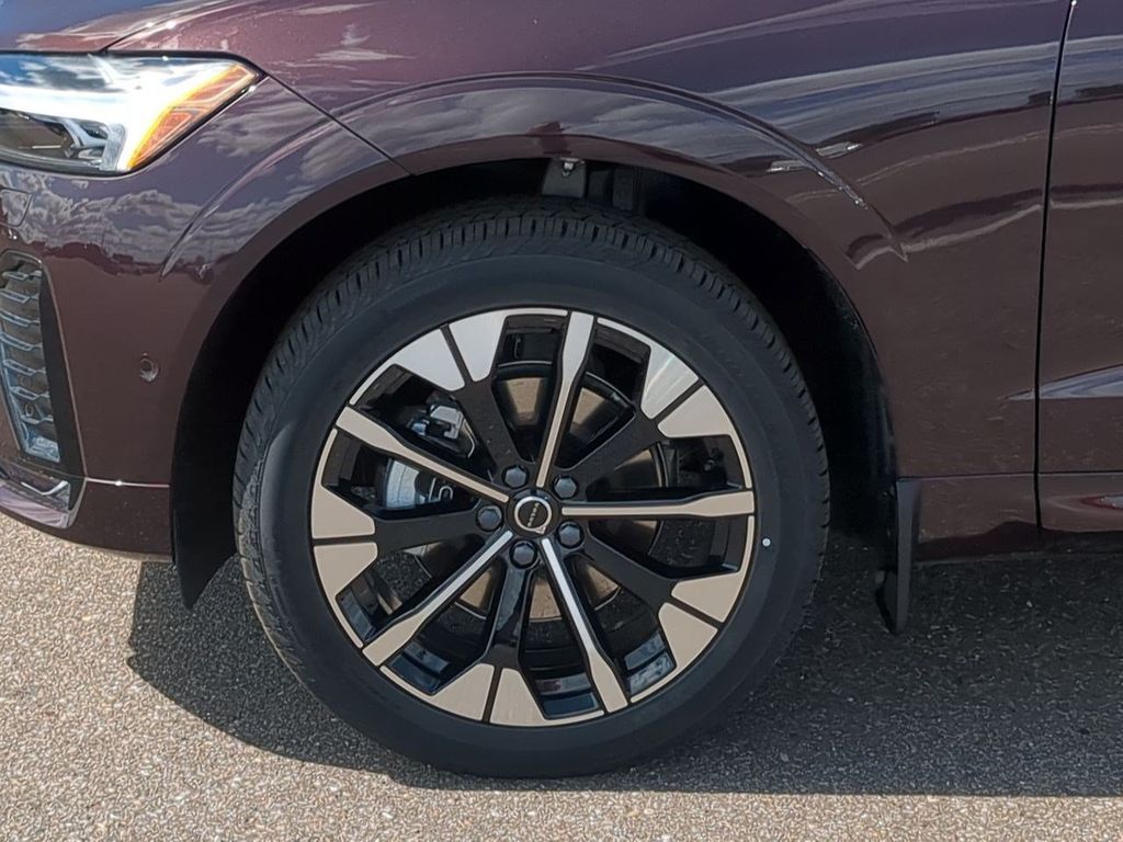 Thumbnail: 2026 Volvo XC60 - 8