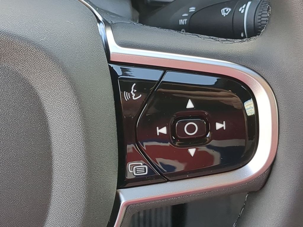 Thumbnail: 2026 Volvo XC60 - 28