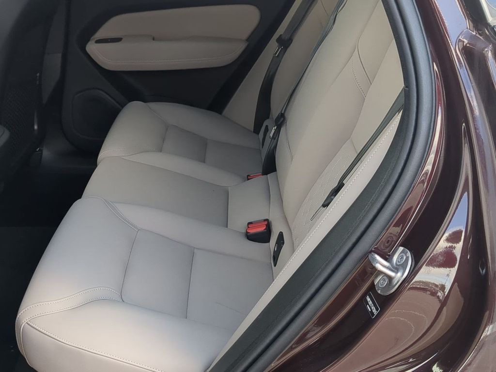 Thumbnail: 2026 Volvo XC60 - 25
