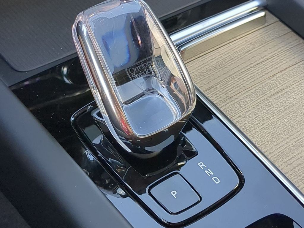 Thumbnail: 2026 Volvo XC60 - 15