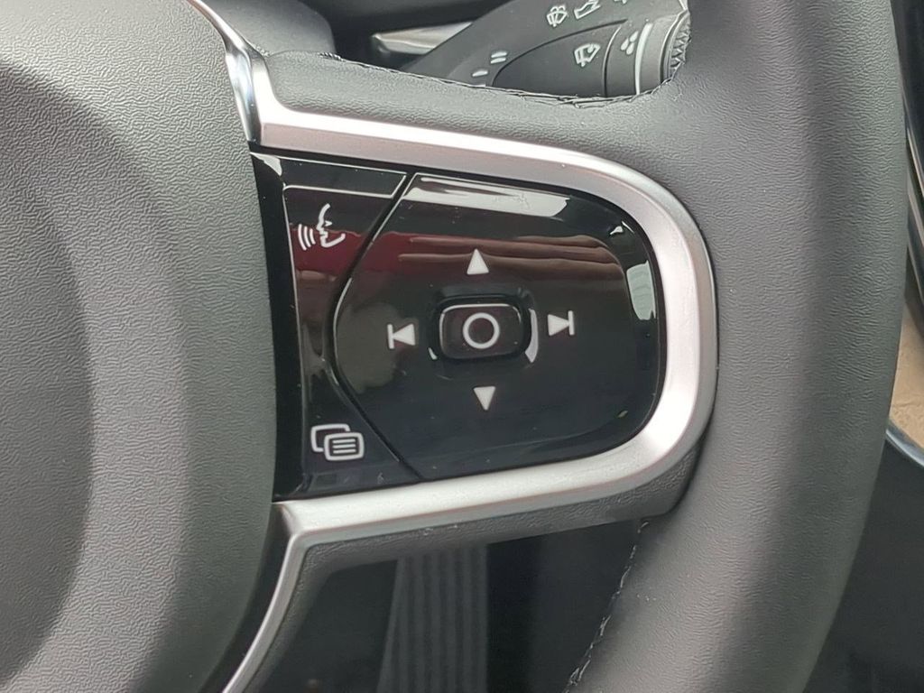 Thumbnail: 2026 Volvo XC60 - 28
