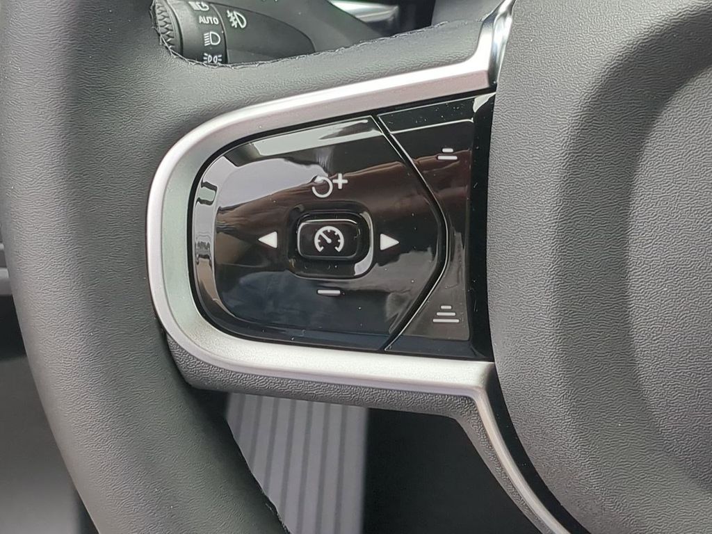 Thumbnail: 2026 Volvo XC60 - 27
